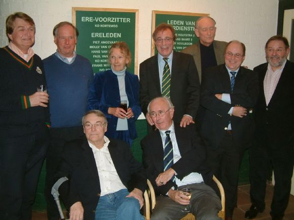 01-2008: van links naar rechts (staand):  Hans Vergoed, Ivo Pols, Gonny Ninaber, Frans Nugteren, Ko Korteweg, Martin van Gils, Jan Nelisse en (zittend): Hans van Dalsum, Tony Hoolboom.